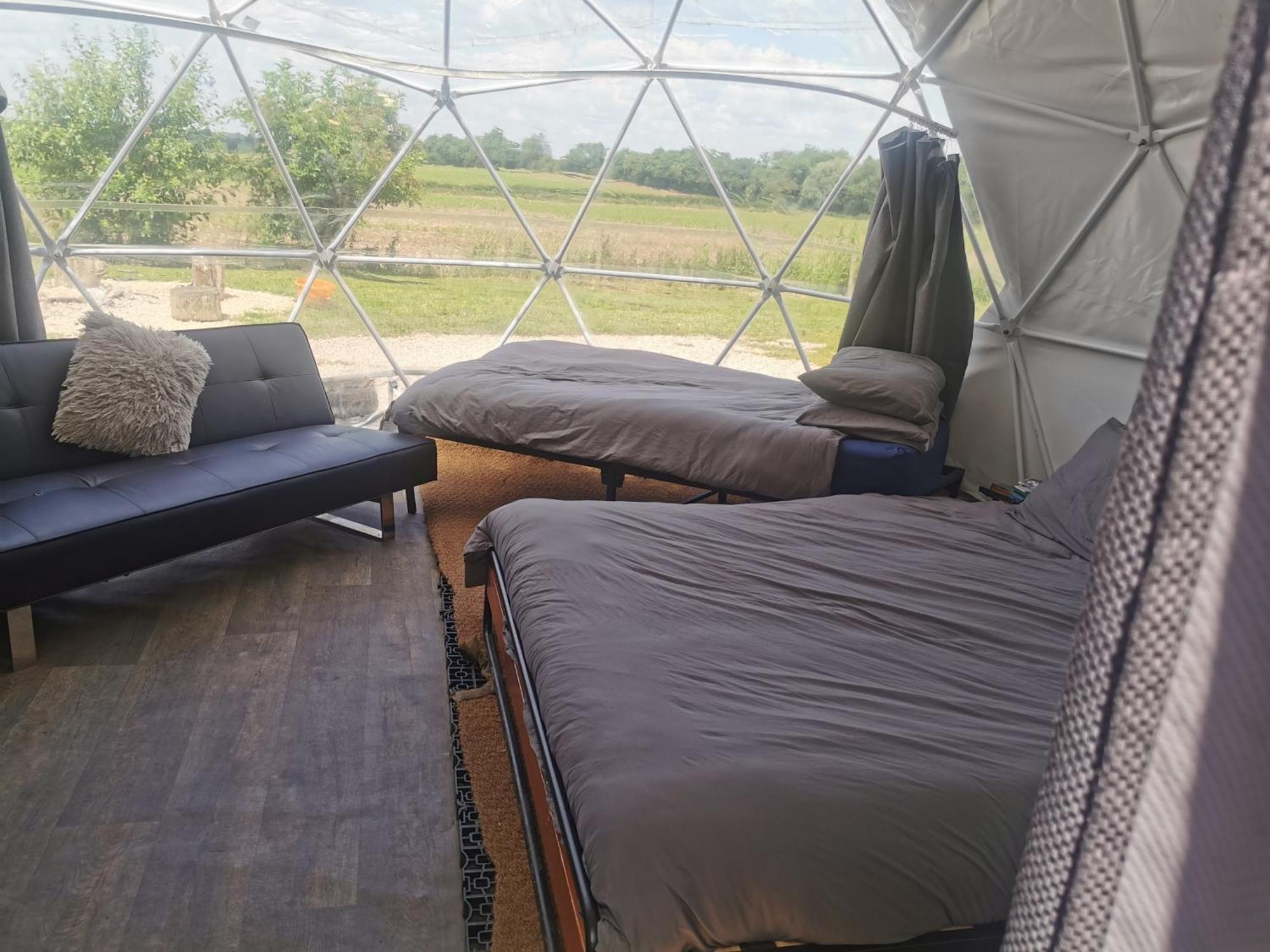Secret Heated Dome Lincoln Firepit Projectorアパートメント 部屋 写真